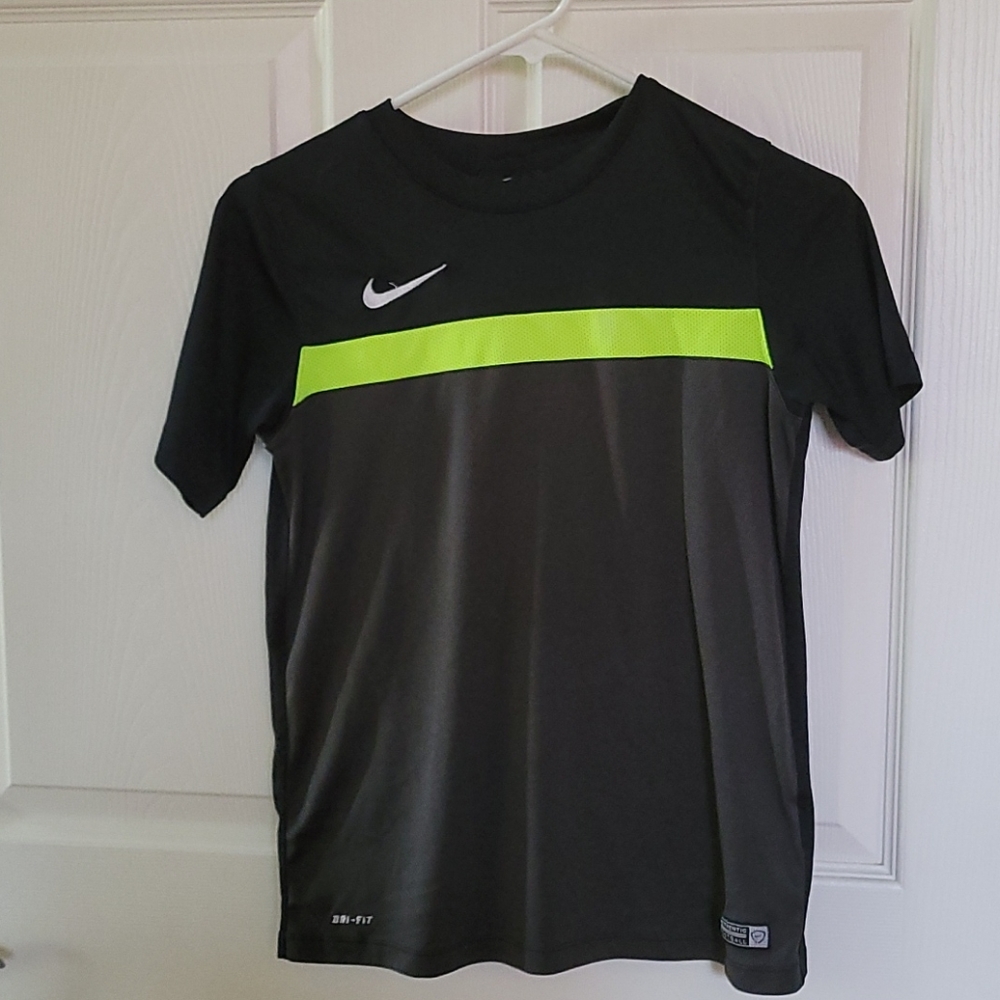 Boys Nike dri fit t